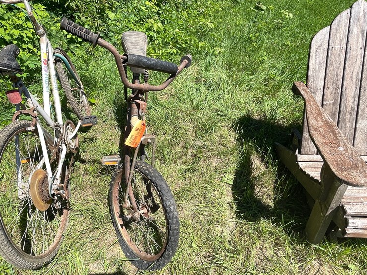 #3299-•-(2)-vintage-bikes-image-9