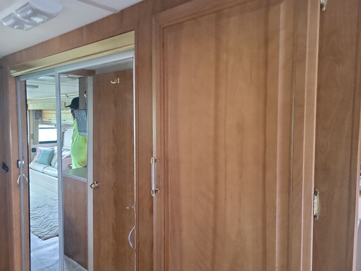 2003-fleetwood-bounder-39z-class-a-motorhome-on-freightliner-chassis-image-62