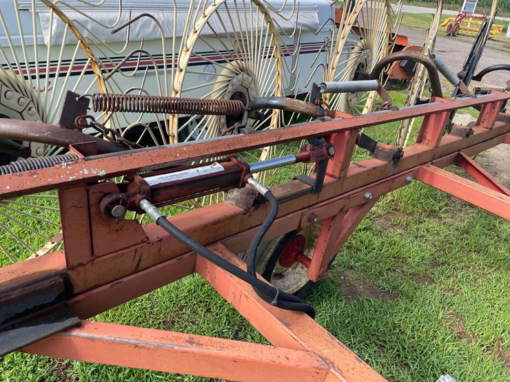 #1029-•-h&s-(12)-wheel-rake-image-14