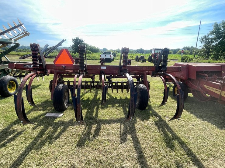 #1032-•-(9)-shank-subsoiler-image-5