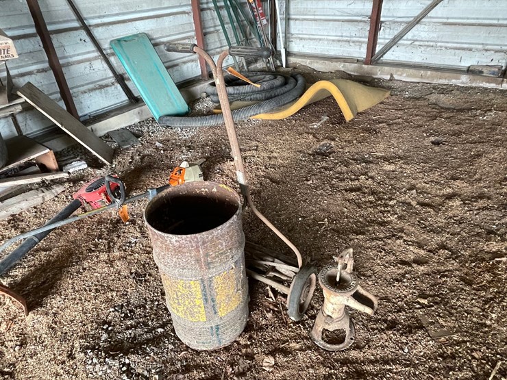 #2289-•-rotary-mower,-hand-pump,-and-26"-barrel-image-3
