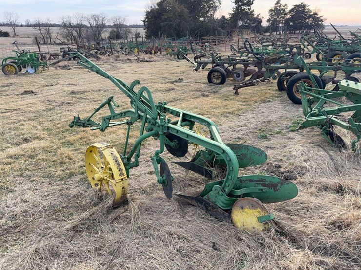 john-deere-pull-type-two-bottom-plow-image-5