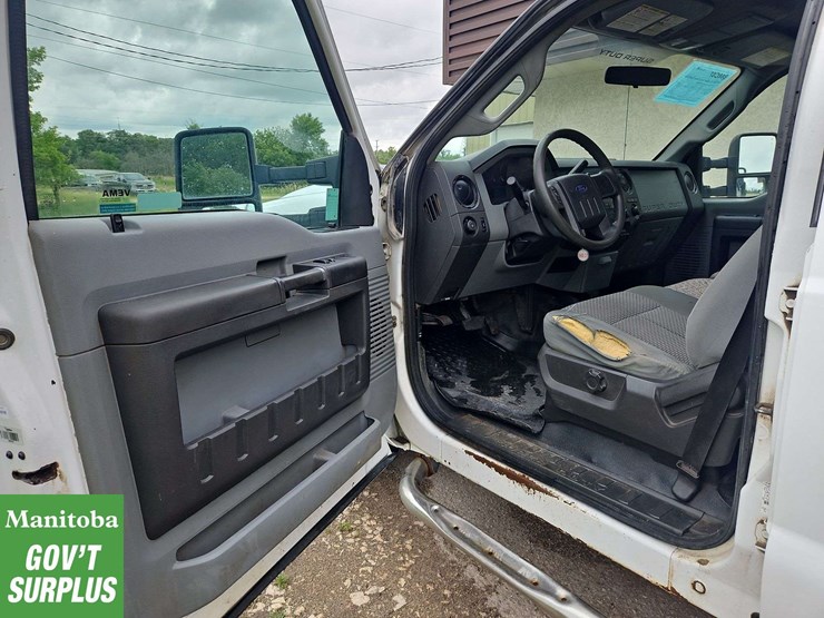 2012-ford-f350-image-17