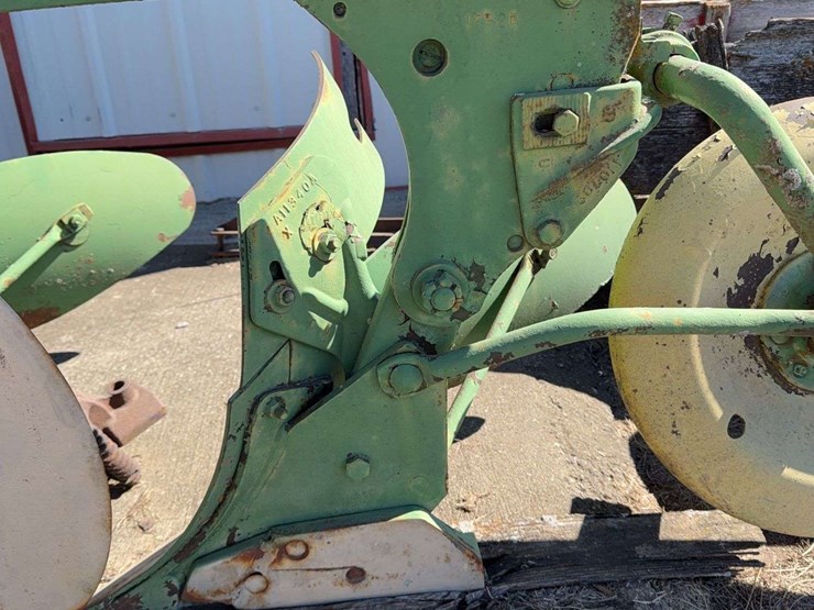 john-deere-three-point-four-bottom-plow-image-17