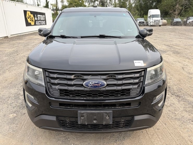 2017-ford-explorer-image-8