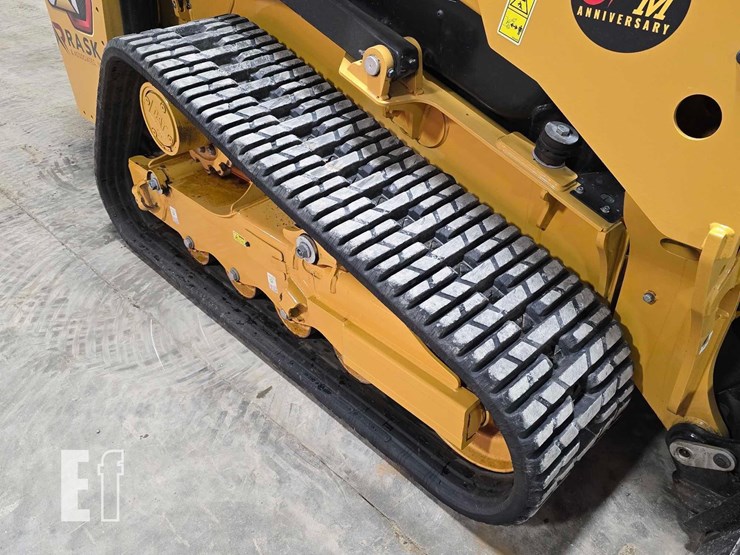 2025-caterpillar-255-image-37