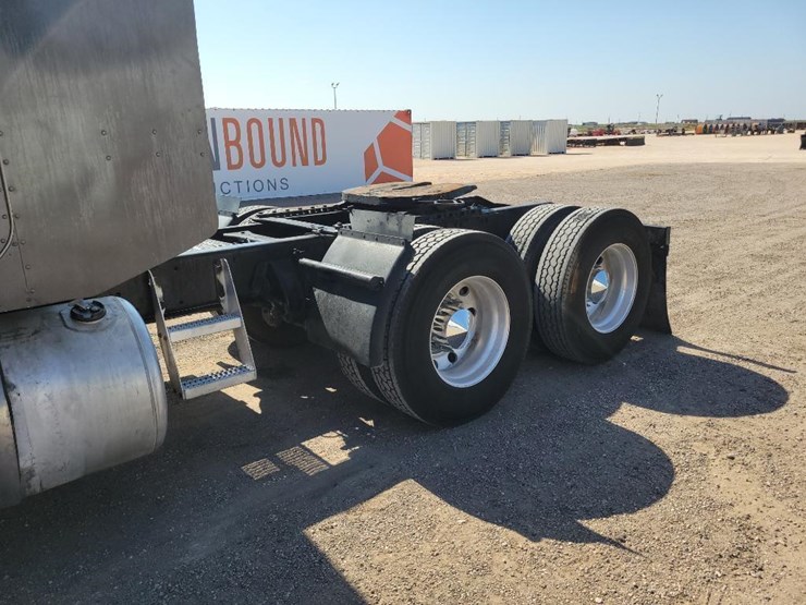 2006-peterbilt-379-image-13