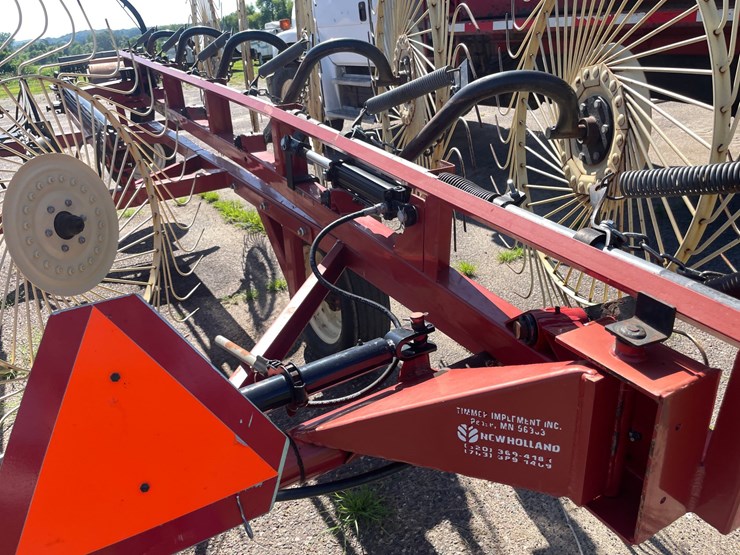 #1028-•-h&s-(12)-wheel-rake-image-11