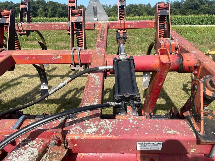 #1032-•-(9)-shank-subsoiler-image-14