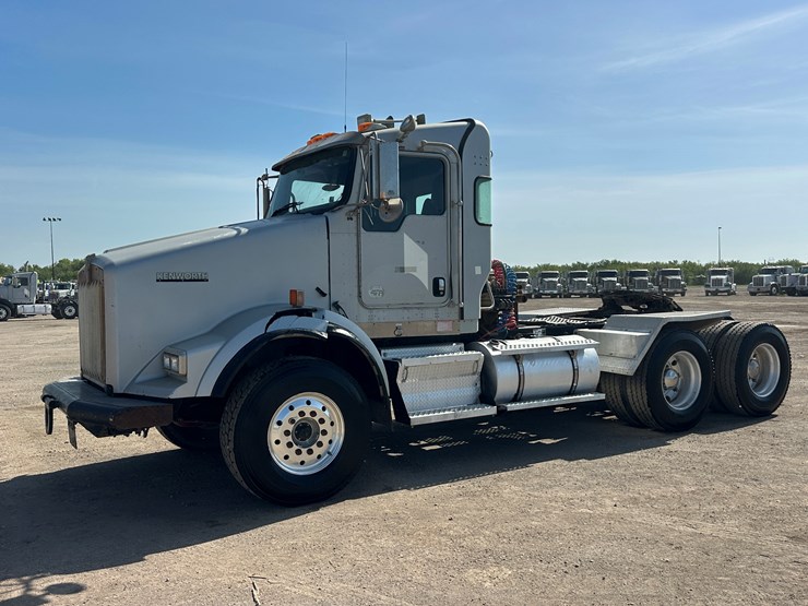 2012-kenworth-t800-image-1