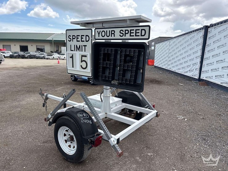 2014-towable-solar-radar-speed-trailer-image-4