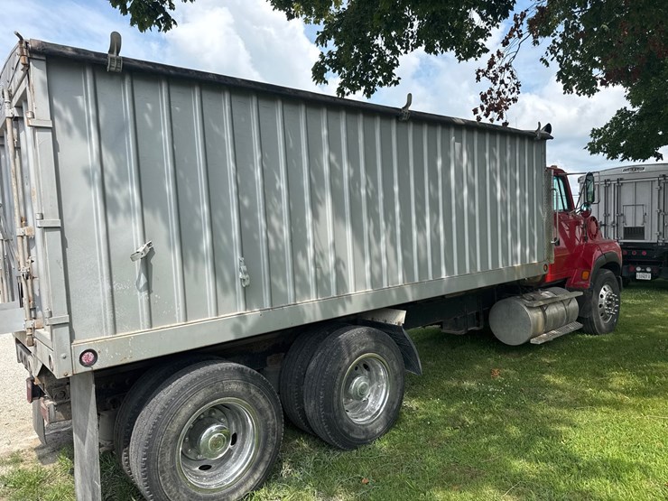 1995-ford-l9000-image-11
