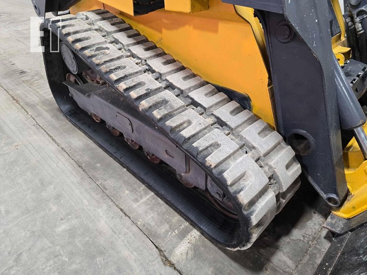 2012-deere-333d-image-31