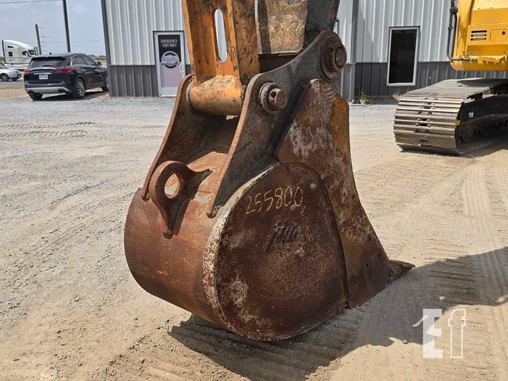 2018-deere-245g-lc-image-11