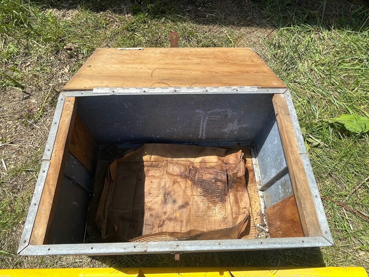 #3323-•-cub-cadet-lawn-tractor-brush-guard,-rug-beater,-and-metal-storage-box-image-9