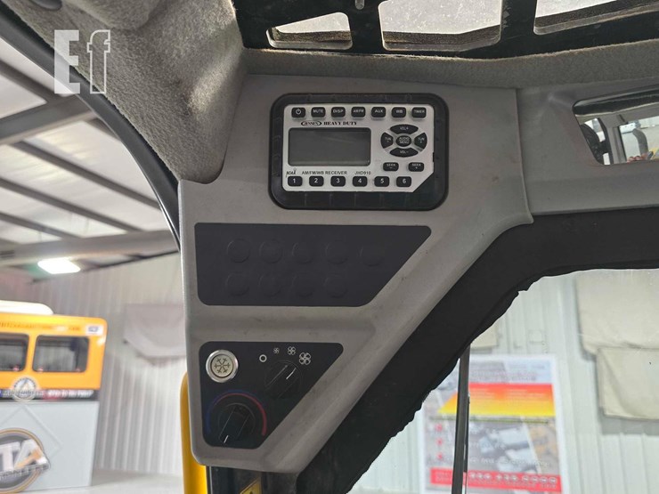 2020-jcb-3ts-8t-image-17