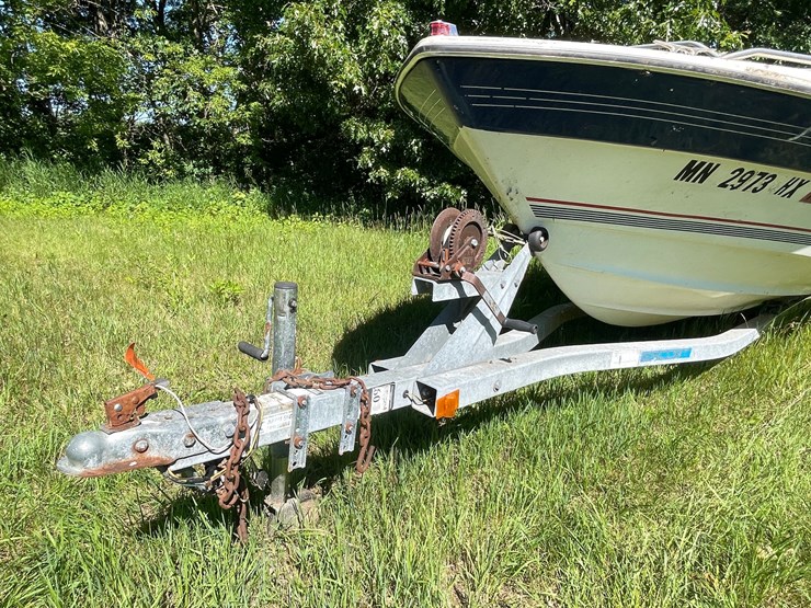 #3221-•-bayliner-capri-5.0l-boat-and-escort-trailer-(no-title)-image-31