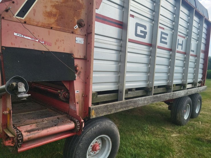 gehl-970-silage-wagon-w/gehl-tandem-axle-running-gear-image-15