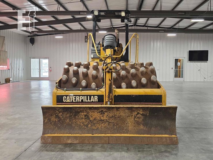 2004-caterpillar-cp-563e-image-7