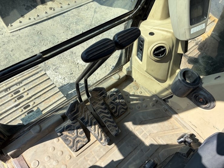 2004-caterpillar-312-image-40