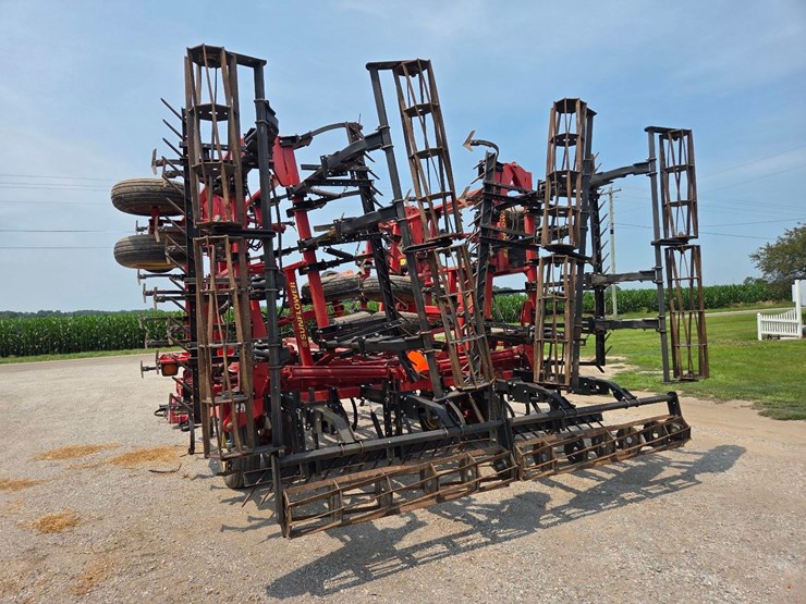 44'-sunflower-5055-44-field-cultivator-image-31