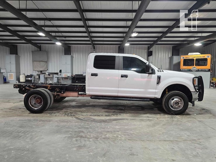 2019-ford-f350-image-6