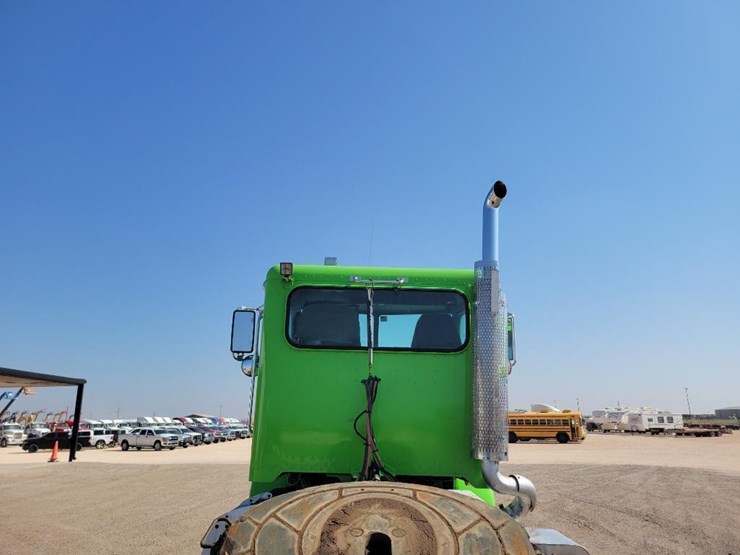 2014-peterbilt-365-image-8