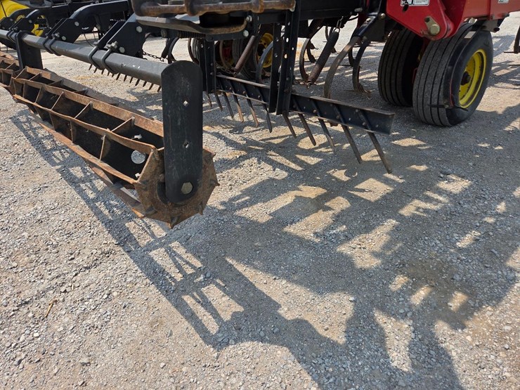 44'-sunflower-5055-44-field-cultivator-image-42