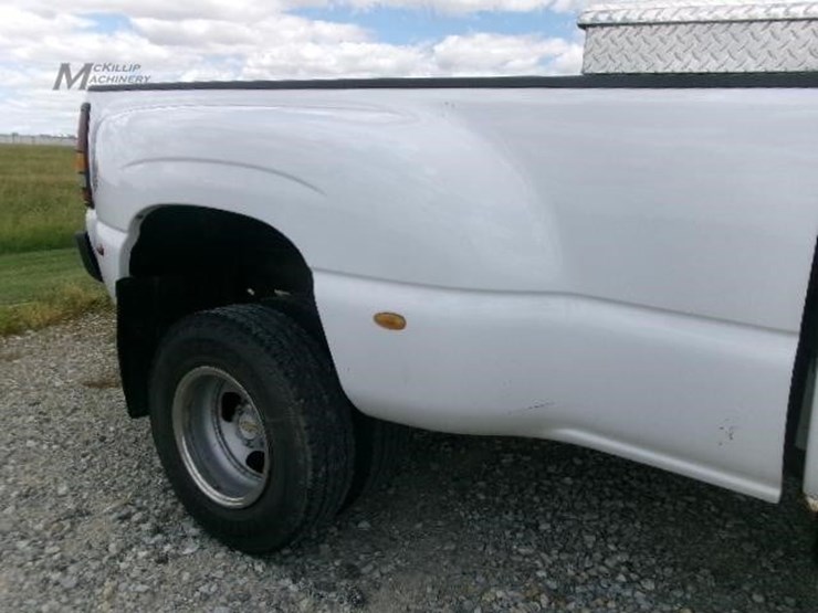 2001-chevrolet-silverado-3500-image-8