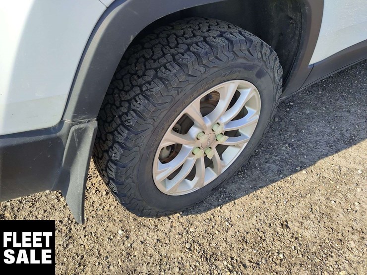 2019-jeep-cherokee-image-12