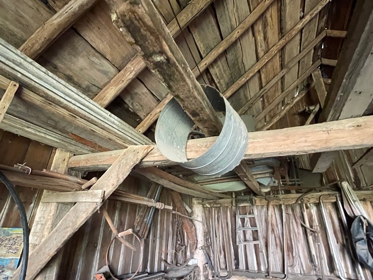 #2341-•-all-contents-in-rafters-image-8