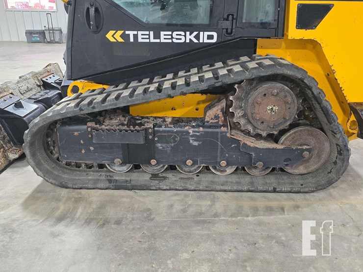 2022-jcb-3ts-8t-image-21