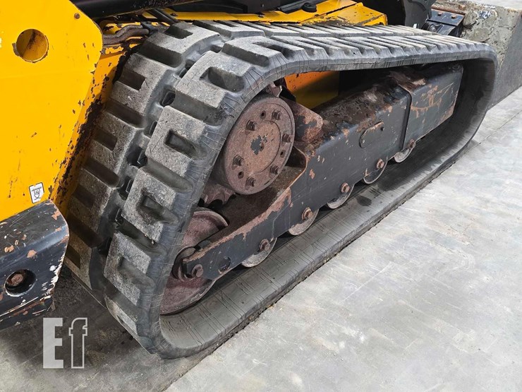 2022-jcb-3ts-8t-image-32