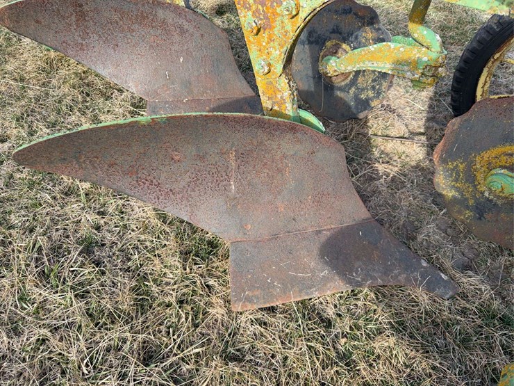 john-deere-pull-type-three-bottom-plow-image-21