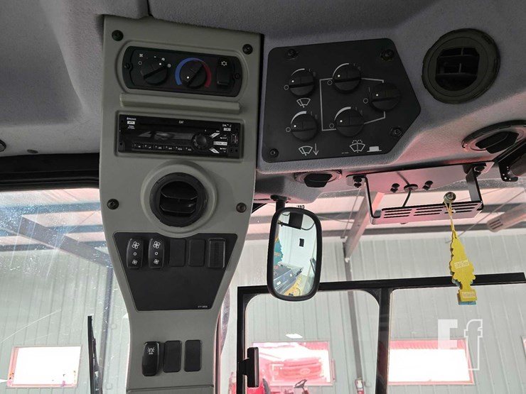 2021-caterpillar-120-image-25