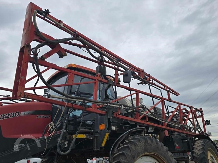 2013-case-ih-patriot-3230-image-11