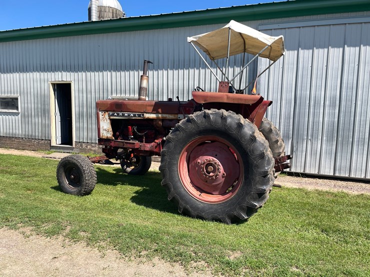 #1020-•-farmall-656-gas-tractor-(augusta,-wi)-image-8