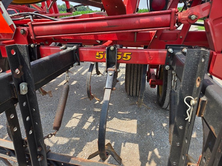 44'-sunflower-5055-44-field-cultivator-image-33