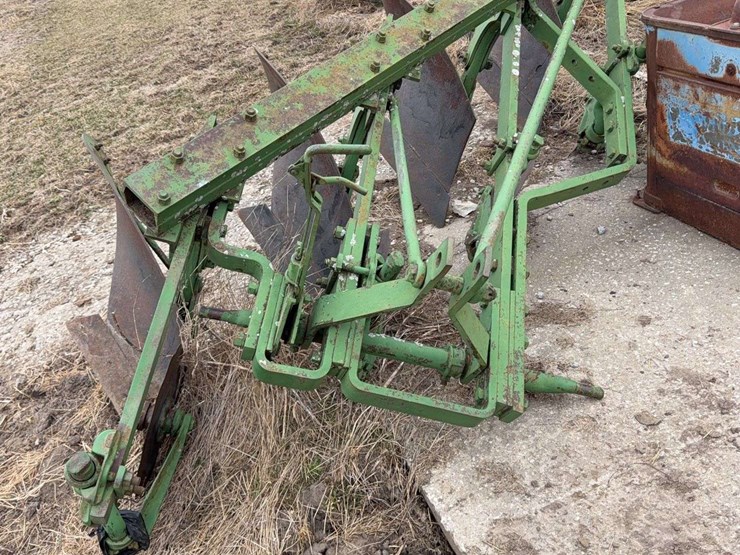 john-deere-three-point-four-bottom-plow-image-6