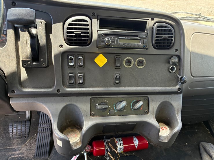 #9941-•-2017-freightliner-m2-box-truck-image-11
