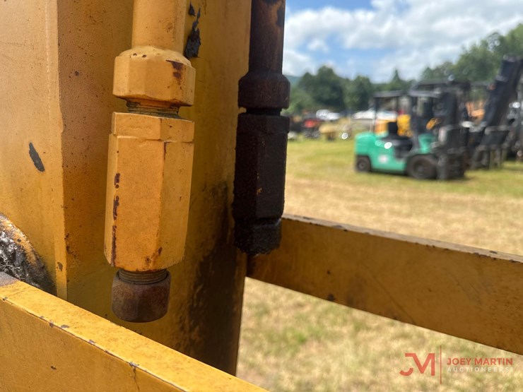 caterpillar-e120b-image-11