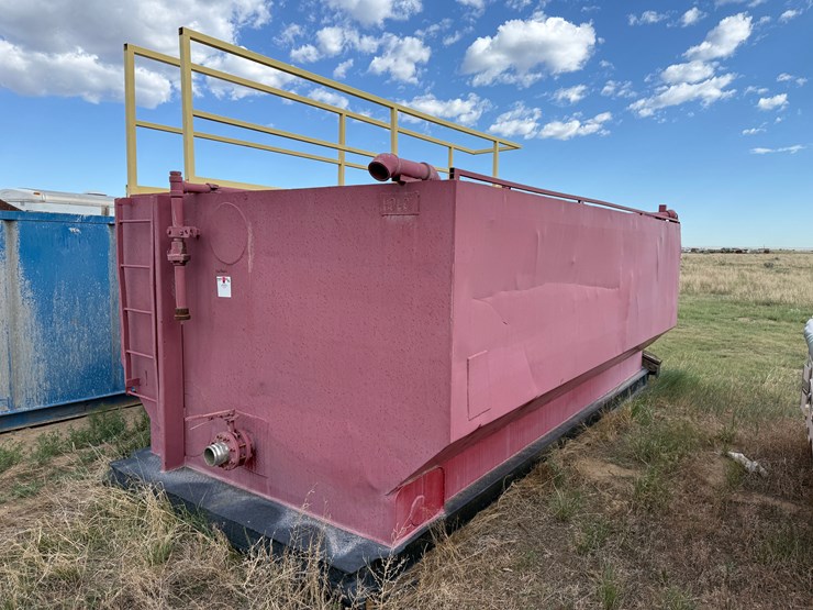 17.6’l-x-9.6’w-x-6’h-2-comp-reverse-pit-tank-w/-catwalk,-handrails,-&-gas-buster-image-1