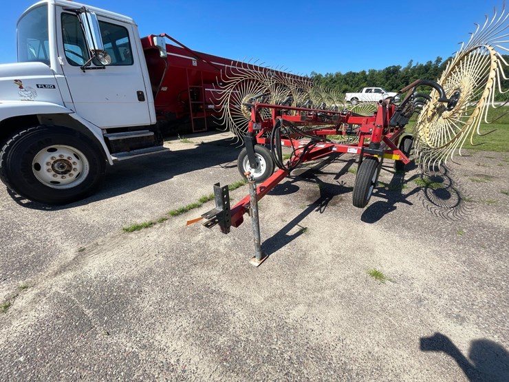 #1028-•-h&s-(12)-wheel-rake-image-21