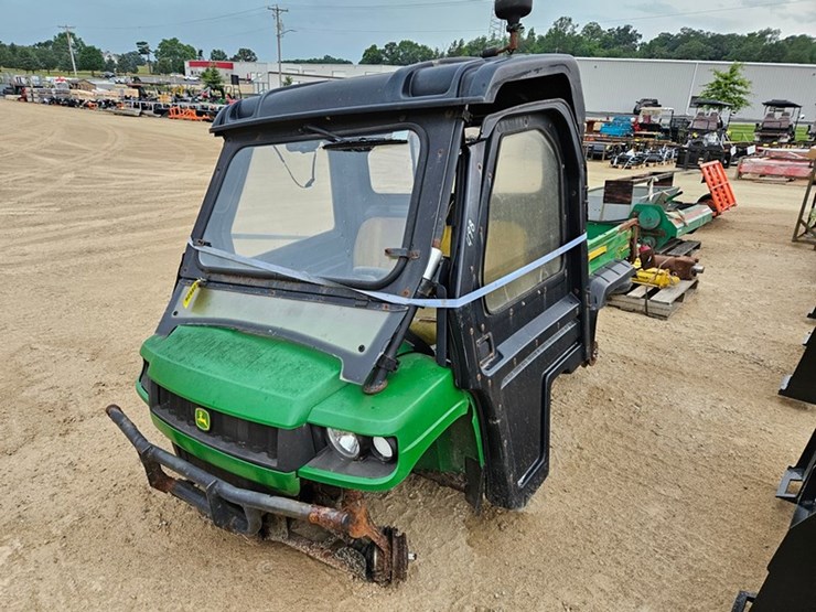 john-deere-gator-image-1