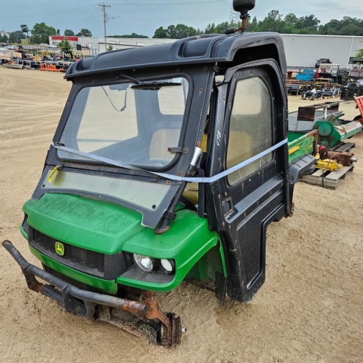 JOHN DEERE GATOR