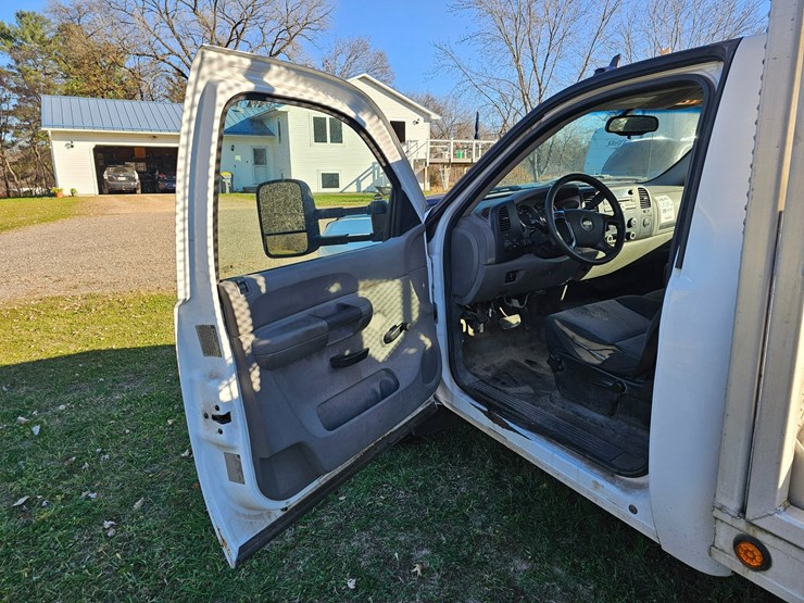 2009-chevrolet-3500-image-5