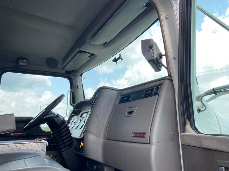 2014-kenworth-t370-bottle-gas-truck-image-43