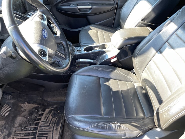 2014-ford-escape-titanium-image-32