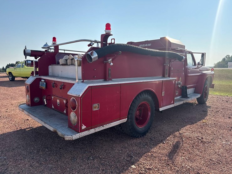 1970-ford-fire-truck-image-4