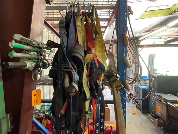 #4019-•-(9)-safety-harnesses'-image-3